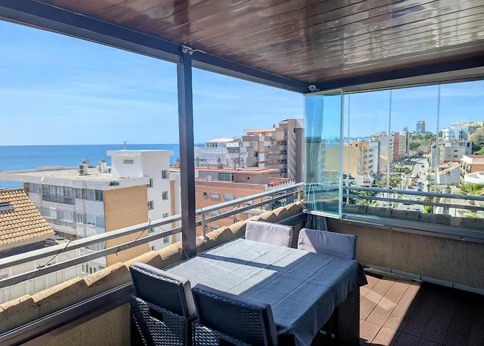 Modern Penthouse Apartment - 1 Min From The Beach