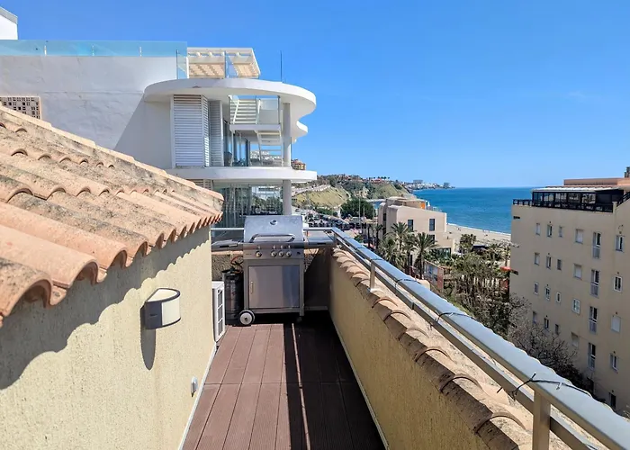 Modern Penthouse Apartment - 1 Min From The Beach