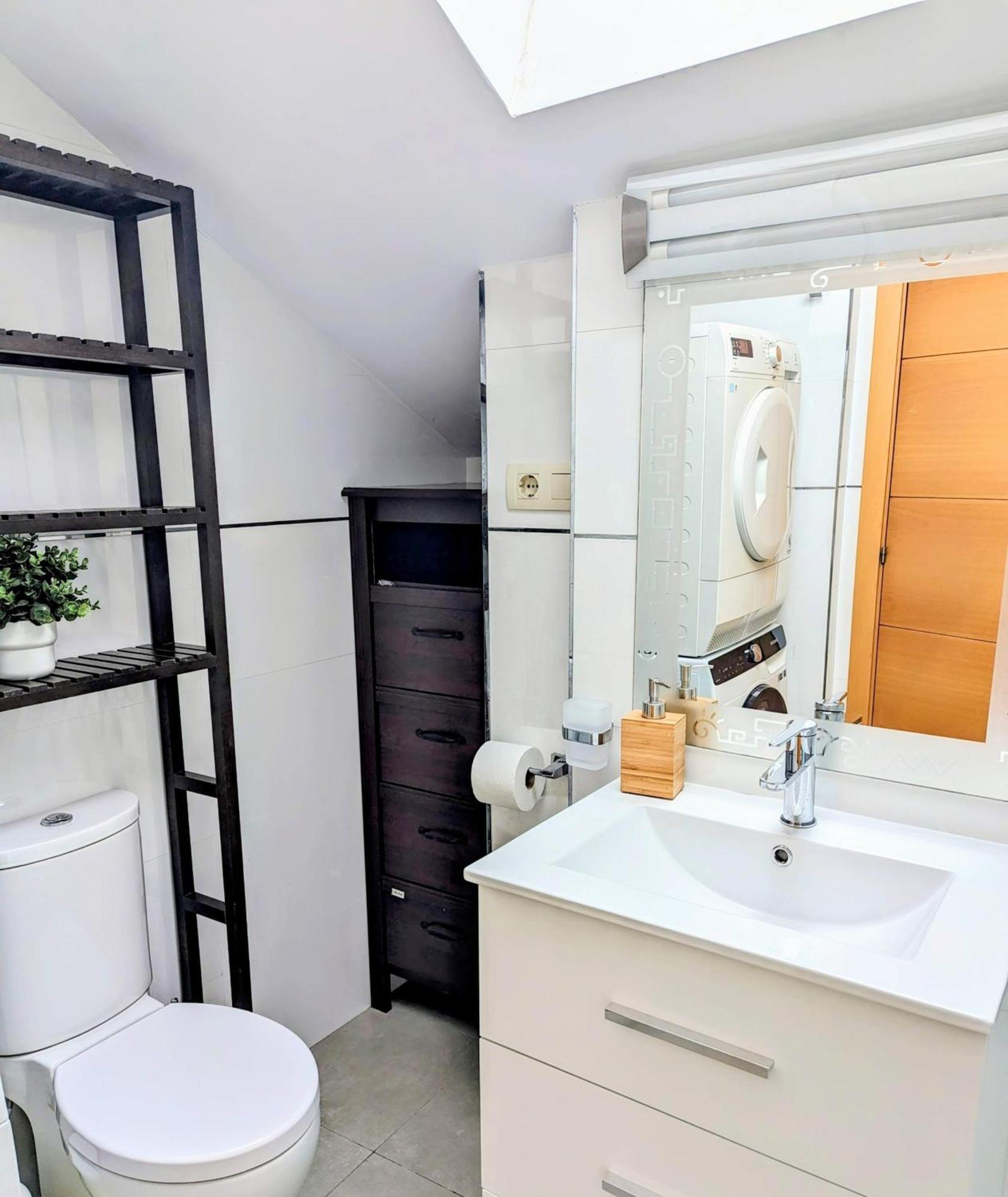 Apartment Modern Penthouse - 1 Min From The